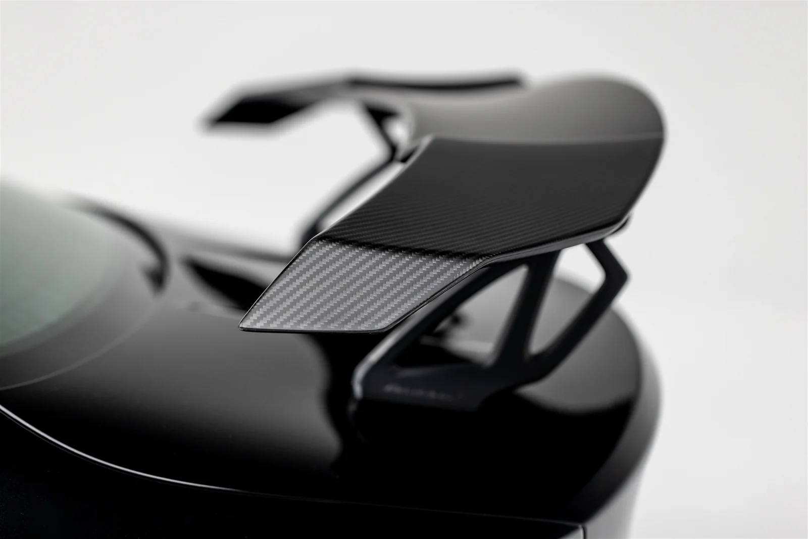 Araç Spoiler Örneği